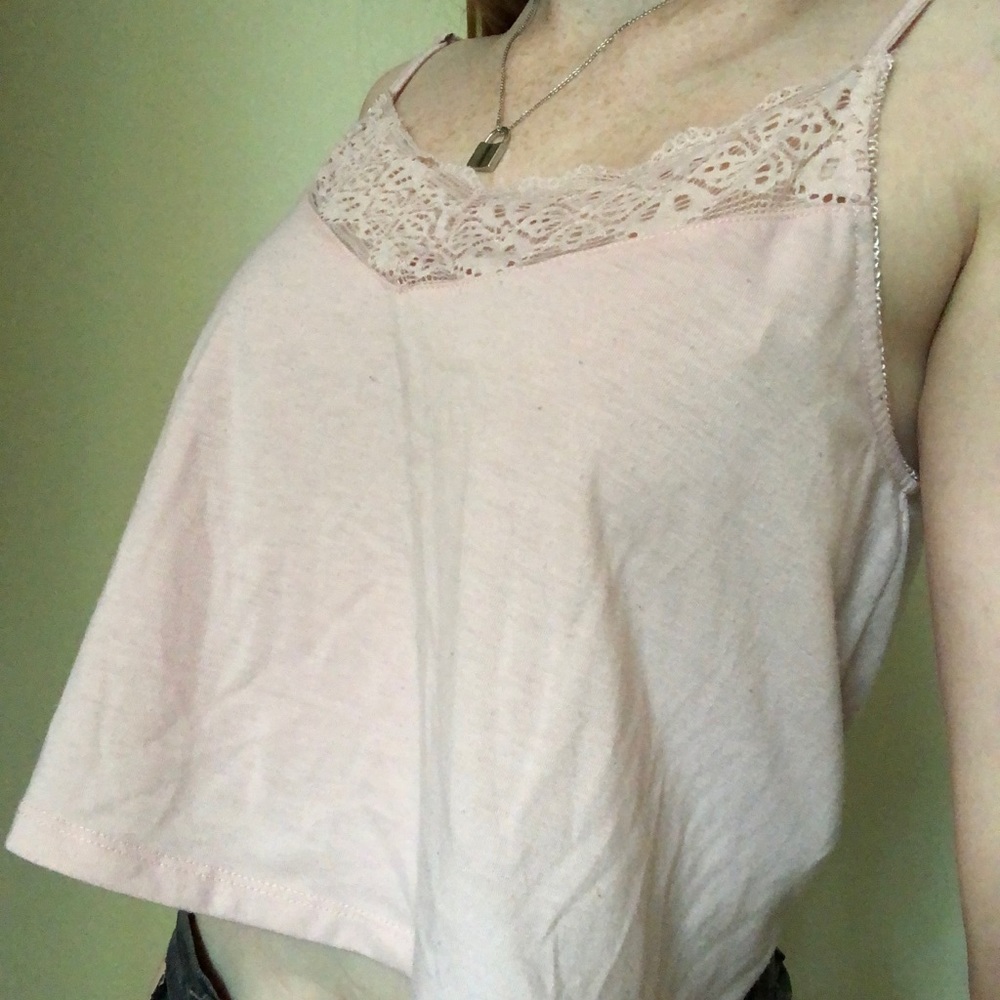 Cropped light pink tank top